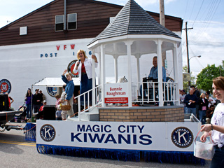 Bonnie singing in the 2009 Baberton Cherry Blossom Parade