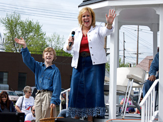Bonnie singing in the 2009 Baberton Cherry Blossom Parade